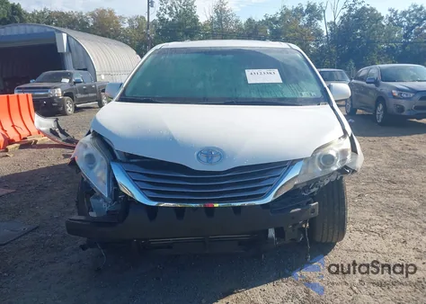 2017 Toyota Sienna Xle/Limited z USA, uszkodzony, nr VIN 5TDDZ3DC6HS167193